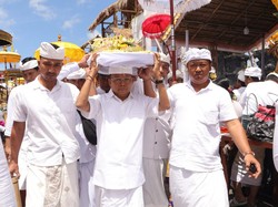 Puncak IBTK 2025 Khidmat, Koster Pimpin Prosesi-Mundut Pralingga Ida Bhatara