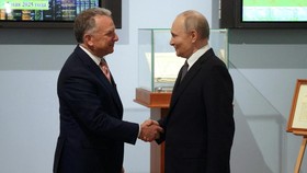 Rusia-AS Tambah Akrab, Putin 3 Jam Temui Utusan Trump