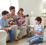 Mengapa Masa Kecil Anak-Anak Bisa Berbeda Meski Tinggal dalam Satu Rumah? Ini Penjelasan Ahli...