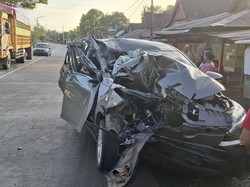 Terios Tabrak Truk Parkir di Jalan Poros Parepare-Barru, Sopir Tewas