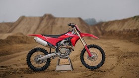 Motor 'Garuk Tanah' Ducati Desmo450 MX Masuk Dapur Produksi
