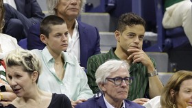 Rami Malek dan Emma Corrin Putus Usai 2 Tahun Pacaran