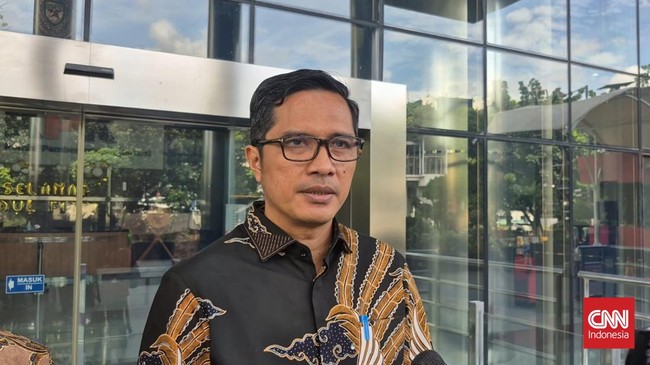Advokat Febri Diansyah menyambangi Kantor KPK untuk menjalani pemeriksaan sebagai saksi dalam kasus dugaan suap tersangka mantan calon legislatif PDI Perjuangan (PDIP) Harun Masiku dan Advokat PDIP Donny Tri Istiqomah, Senin (14/4).