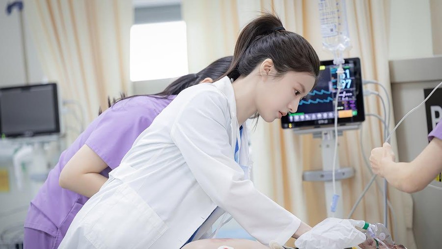 Go Yoon Jung di Resident Playbook