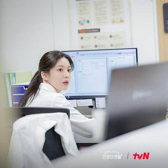Go Yoon Jung di Resident Playbook