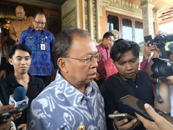 Raperda Pungutan Wisatawan Asing Disetujui, Koster Segera Tindaklanjuti ke Pusat