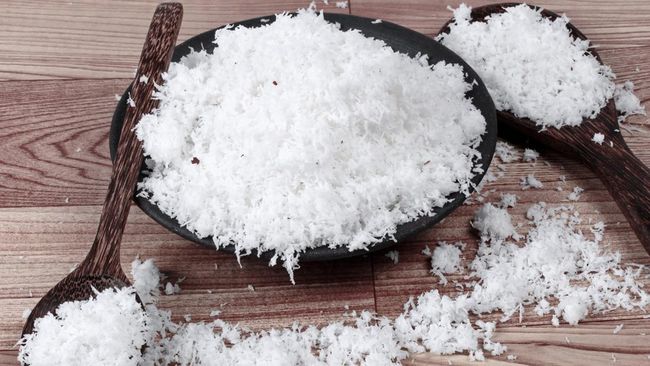Harga kelapa naik hingga Rp25 ribu per butir. Ini 5 cara simpan kelapa parut tanpa kulkas agar tetap segar untuk santan.