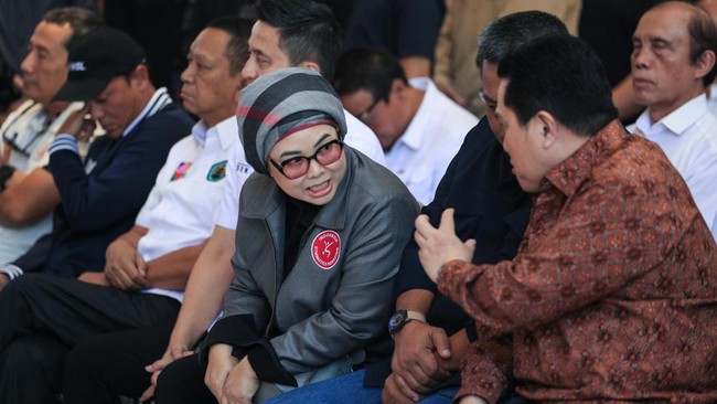 Federasi Gimnastik Indonesia tengah menjajaki menaturalisasi atlet dari Belanda dan Amerika Serikat (AS).