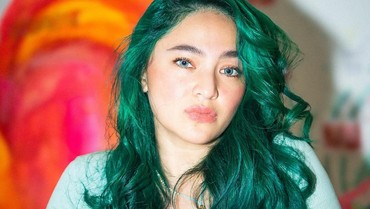 img-title Marshanda Bikin Geger dengan Rambut Hijau Mentereng bak Sailor Neptunus