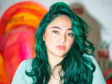 img-title Marshanda Bikin Geger dengan Rambut Hijau Mentereng bak Sailor Neptunus