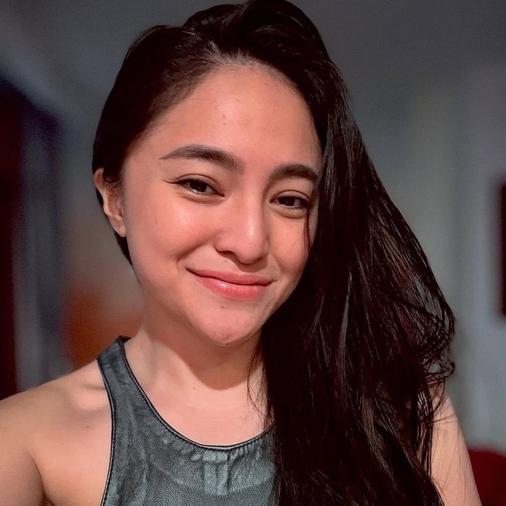 <p>Biasa tampil dengan rambut hitam yang lurus, kini Marshanda berhasil kembali mencuri perhatian publik lewat gaya rambut terbarunya yang berwarna nyentrik. Bunda penasaran bagaimana potretnya? (Foto: Instagram@marshanda99)</p>