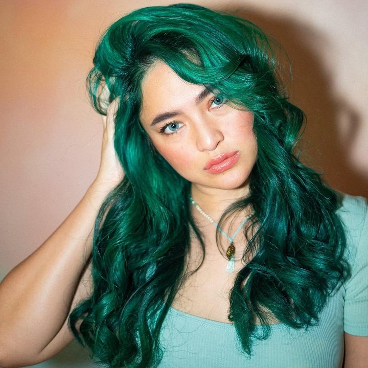 <p>Bukan hanya itu, tak sedikit juga netizen yang menyebutnya terlihat semakin cantik. “Definisi makin tua makin cakep,” tulis akun <em>@_elvi****.</em> “Diapain aja cakep terusss my idolaaa. Caca,” tulis akun <em>@bang_****.</em> “Cantik bangeett,” tulis akun <em>@zeecantiii****. </em>(Foto: Instagram@marshanda99)</p>