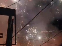 Momen Petasan Meledak di Langit Bogor Saat Toko Mainan Terbakar
