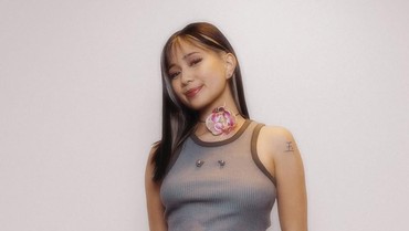 img-title NIKI Catat Rekor Jadi Penyanyi Indonesia Pertama yang Tembus Top 30 Global Spotify