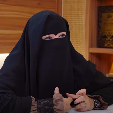 Kisah Peggy Melati Sukma Dilempar Kaleng Bir-Hampir Ditabrak Mobil Saat Dakwah di Luar Negeri