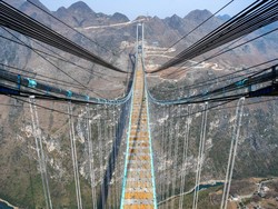 Cara China Uji Kekuatan Jembatan Tertinggi di Dunia