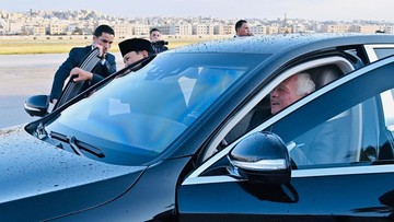 Prabowo Pilih Satu Mobil dengan Raja Yordania Abdullah II ke Istana
