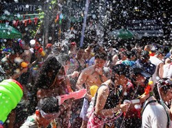 Di Balik Meriahnya Festival Songkran, 242 Orang Tewas di Jalan