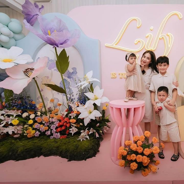<p>Lily putri Nagita Slavina dan Raffi Ahmad baru saja berulang tahun yang pertama, Bunda. Raffi dan sang istri pun mengadakan perayaan ulang tahun yang meriah. (Foto: Instagram: @raffinagita1717)</p>