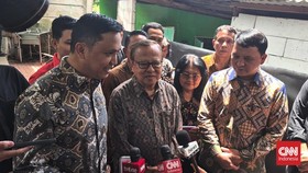 Uskup Kardinal Suharyo Tengok Hasto PDIP di Rutan KPK