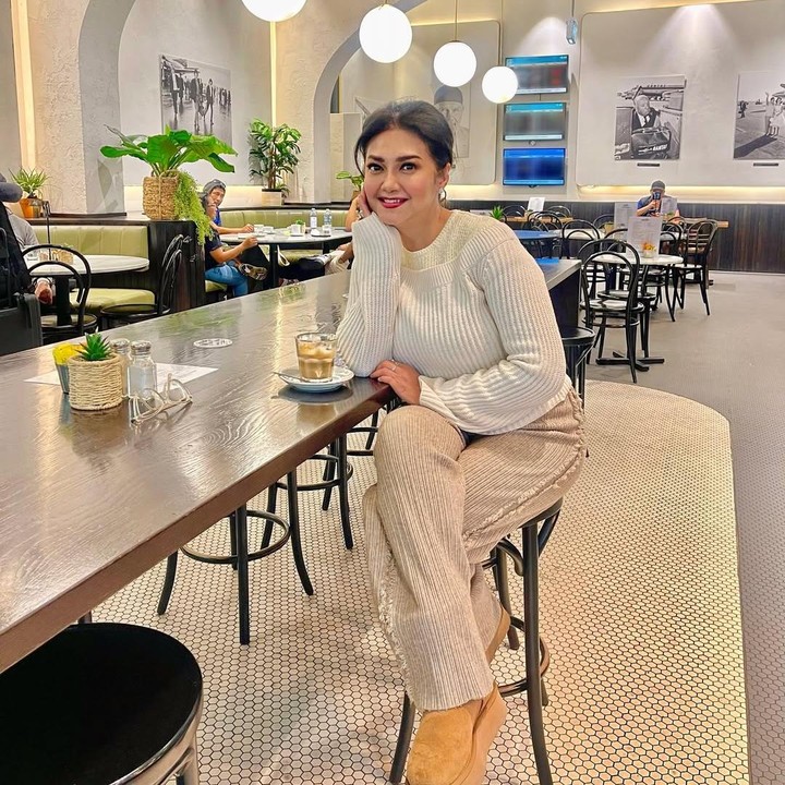 <p>Bella pun tak mau menyimpan momen bahagia itu untuk dirinya sendiri dan memilih mengabadikannya lewat Instagram <em>story</em>-nya. Ia terlihat begitu antusias&nbsp;saat memposting potret kejutan yang diterima di hari ulang tahunnya. (Foto: Instagram @bellasaphira)</p>