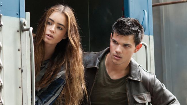 Jadwal Bioskop Trans TV hari ini (15 April) Abduction (2011). Berikut sinopsis Abduction dibintangi Taylor Lautner dan Lily Collins.
