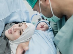 Momen Kesha Ratuliu Melahirkan Anak Ketiga