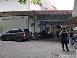 KPK Obok-obok Kantor KONI Jatim