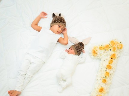 5 Potret Levian Momong Sang Adik Leshia, Dua Anak Lesti Kejora yang Menggemaskan