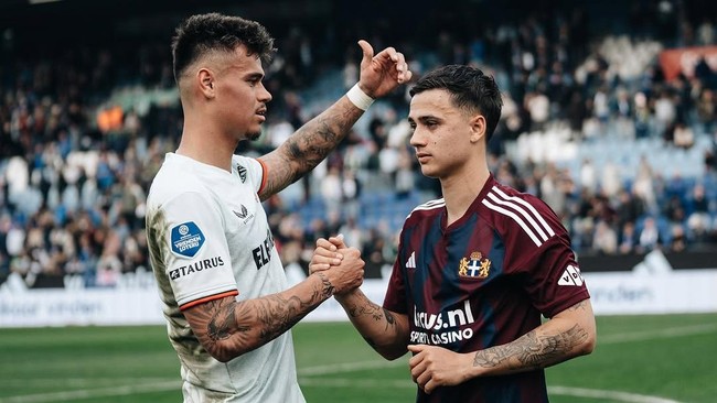 Klub Pamer Rivalitas Mees Hilgers dan Eliano Reijnders di Eredivisie Dua klub Eredivisie, PEC Zwolle dan FC Twente, memamerkan rivalitas dua pemain Timnas Indonesia Mees Hilgers dan Eliano Reijnders di Liga Belanda.