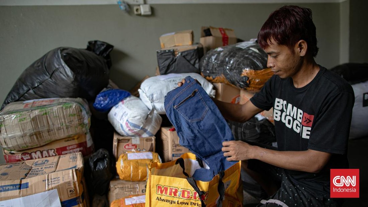 FOTO: Menyulap Baju Bekas Jadi Barang yang Bermanfaat