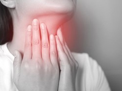 Waspada Sakit Tenggorokan Berikut Identik dengan Gejala COVID-19 Varian Baru