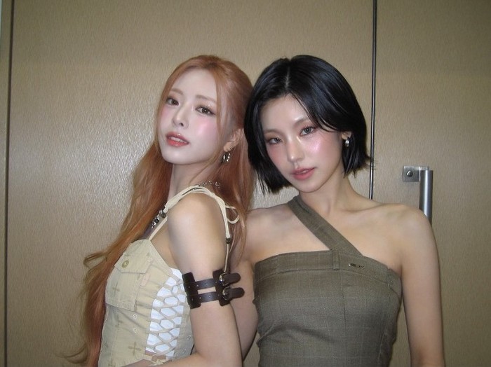 Pada Sabtu, (12/4) lalu, ITZY tampil di acara Tokyo Girls Collection (TGC) Japan 2025 dan Yeji memamerkan gaya rambut bob semi-layer, tepat di atas dagu yang membuatnya terlihat makin fresh./ Foto: instagram.com/itzy.all.in.us