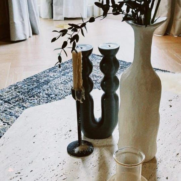<p>Memiliki rumah yang <em>aesthetic</em> tentunya menjadi keinginan banyak orang. Bahkan, sejumlah artis pun menghiasi rumahnya menjadi <em>Instagramable,</em> seperti rumah Penyanyi Raisa Andriani. (Foto: Instagram@raisa6690)</p>