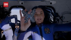 VIDEO: Detik-detik Katy Perry Kembali Ke Bumi dari Luar Angkasa