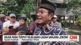 VIDEO: Unjuk Rasa Tuntut Kejelasan Ijazah Sarjana Jokowi