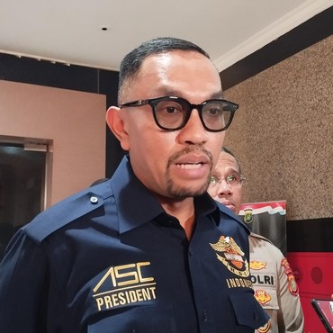 Muncul di Depan Warga, Ahmad Sahroni Ngaku Sembunyi di Plafon Saat Rumahnya Dijarah