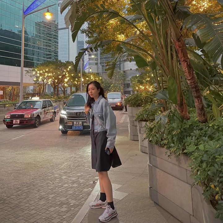<p>Drama Korea <em>Resident Playbook</em> belakangan ini tengah menarik perhatian banyak orang. Bukan tanpa alasan, hal ini karena ada beberapa pemeran <em>Hospital Playlist</em> yang muncul sebagai <em>cameo</em>. Salah satunya adalah Ahn Eun Jin. (Foto: Instagram@eunjin___a)</p>