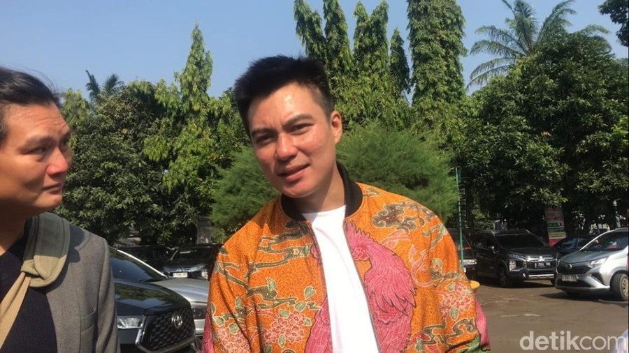 Baim Wong Baim Wong di Pengadilan Agama Jakarta Selatan.