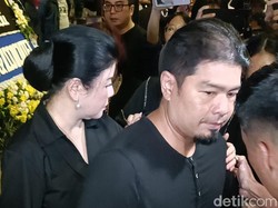 Desiree Tarigan dan Bams Hadiri Rumah Duka Hotma, Ditho Sitompoel Bersyukur