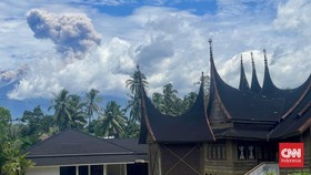 Gunung Marapi Sumbar Erupsi, Semburkan Abu 600 Meter dari Atas Puncak