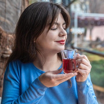 4 Minuman untuk Redakan Radang Tenggorokan secara Alami