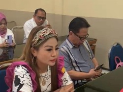 Jan Hwa Diana Tetap Bersikukuh Tak Pernah Tahan Ijazah Karyawan