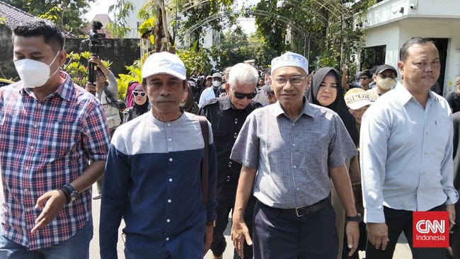 Tim Pembela Ulama dan Aktivis (TPUA) mendatangi langsung Jokowi untuk melihat ijazah Presiden ketujuh RI itu, namun usaha mereka gagal.