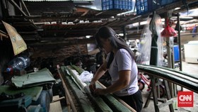 FOTO: Perjuangan Kampung Tempe Hadapi dari Perang Dagang-Lesu Rupiah