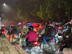 Jl Lenteng Agung Arah Depok Macet sampai Banyak Pemotor Istirahat Dulu