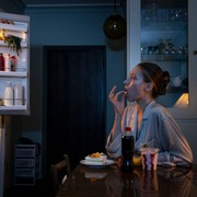 4 Kebiasaan Makan di Waktu yang Salah Ini Dapat Mengganggu Kesehatan, Sering Lakukan?