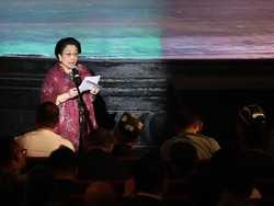 Megawati Terisak Mengenang Momen Ziarah ke Makam Imam Bukhari di Uzbekistan