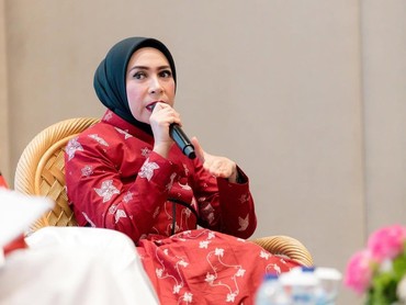 Ngaku Oplas gegara Wajah Digunjing, Melly Goeslaw: Cuek Aja