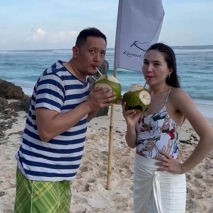 <p>Aktris Olivia Lubis Jensen resmi menikah dengan Arief Purnama pada 7 Mei 2014. Dari pernikahan ini, keduanya dikaruniai seorang putri bernama Aurora Jensen Purnama. Hampir sebelas tahun menikah, rumah tangga Olivia dan sang suami selalu jauh dari gosip miring, Bunda. (Foto: Instagram @oliviajensen)</p>